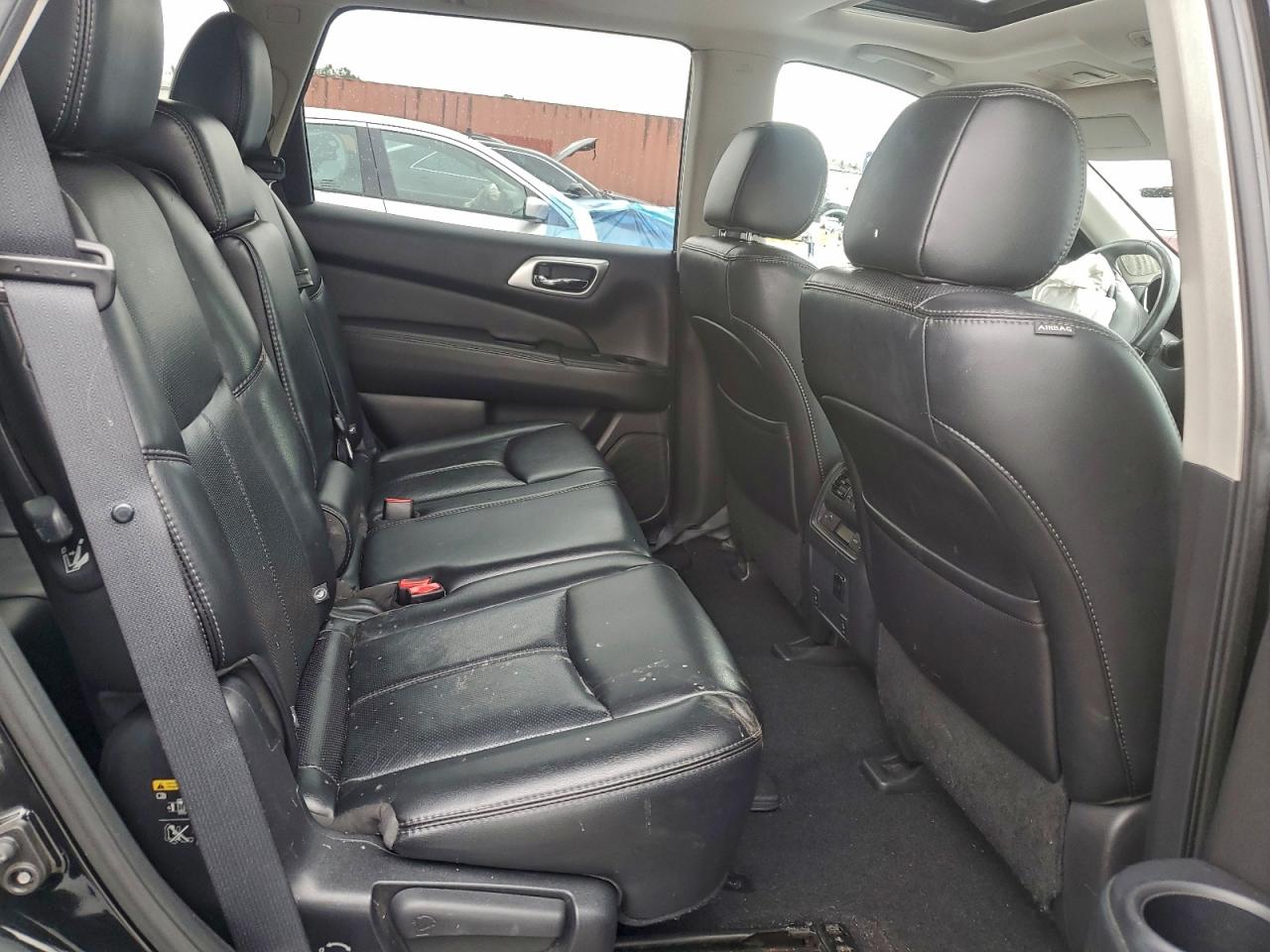 Nissan Pathfinder S Image 4