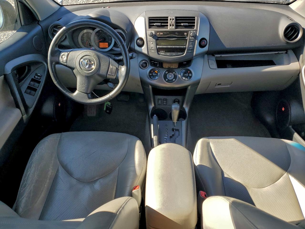 Toyota RAV4 Limited Image 4