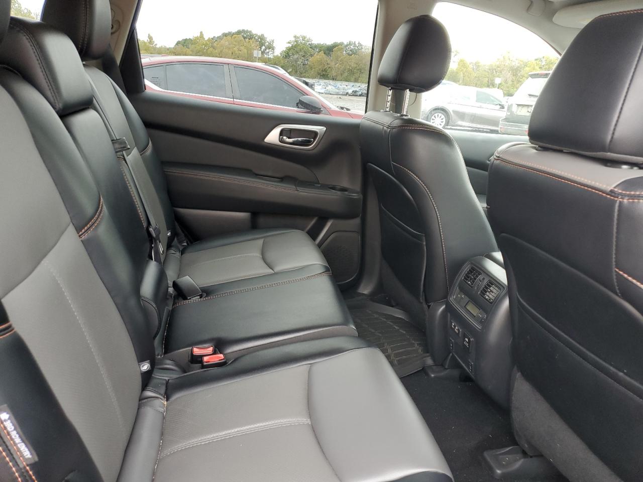 Nissan Pathfinder S Image 5