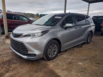  Salvage Toyota Sienna