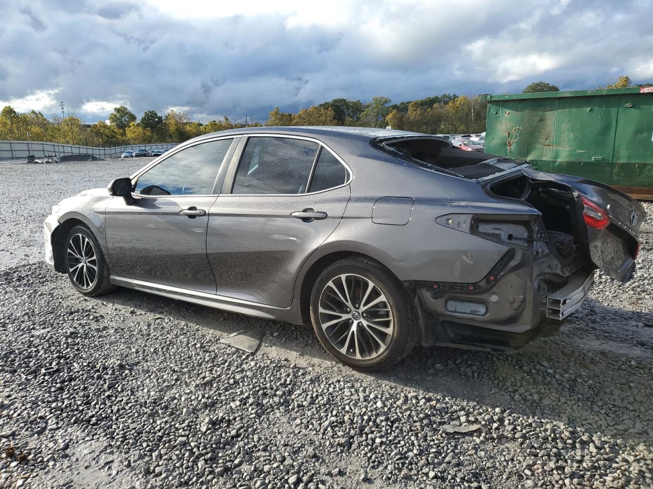 Toyota Camry L Image 2