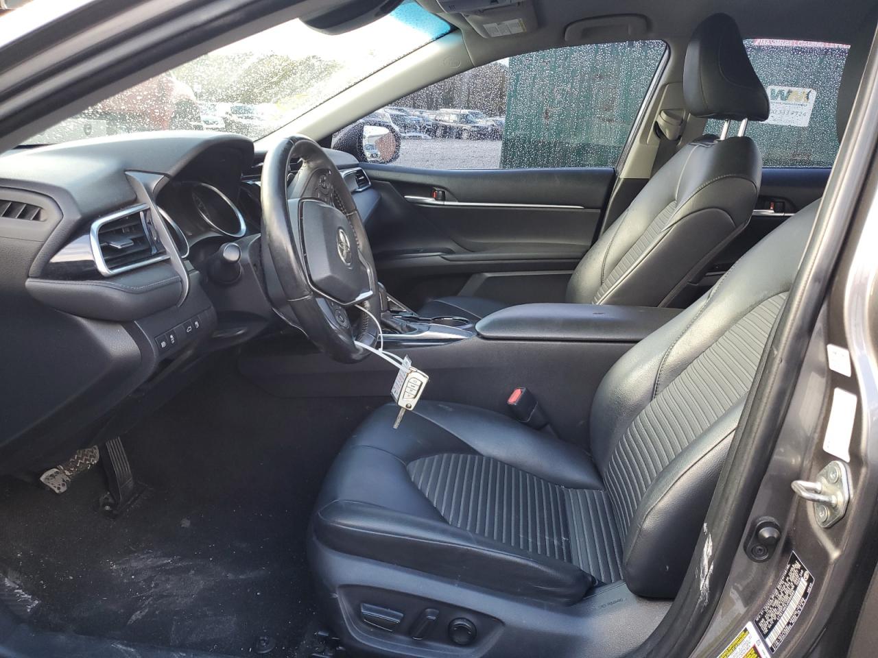 Toyota Camry L Image 11