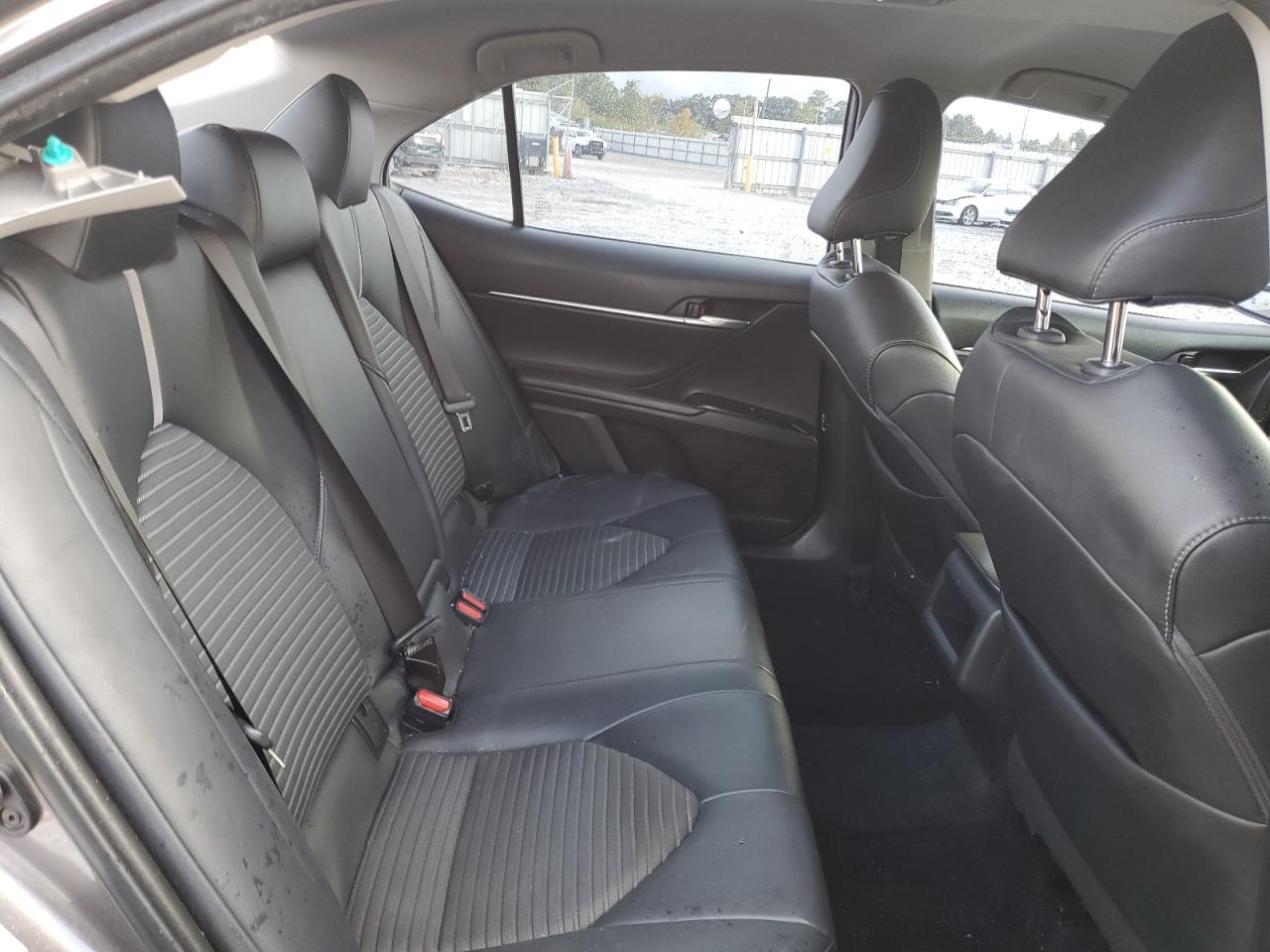 Toyota Camry L Image 10