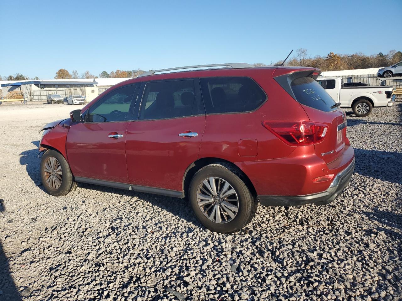 Nissan Pathfinder S Image 2