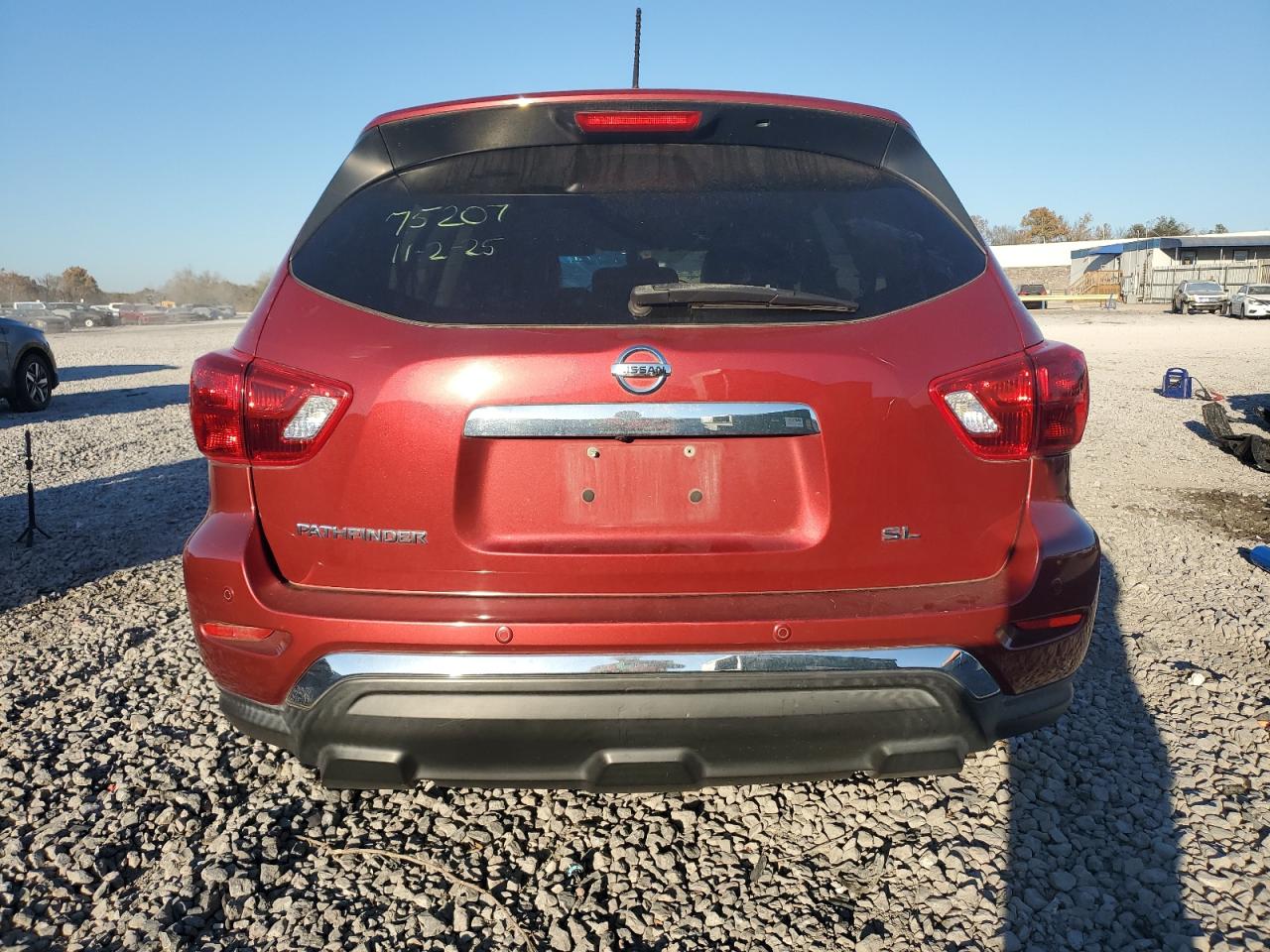 Nissan Pathfinder S Image 3