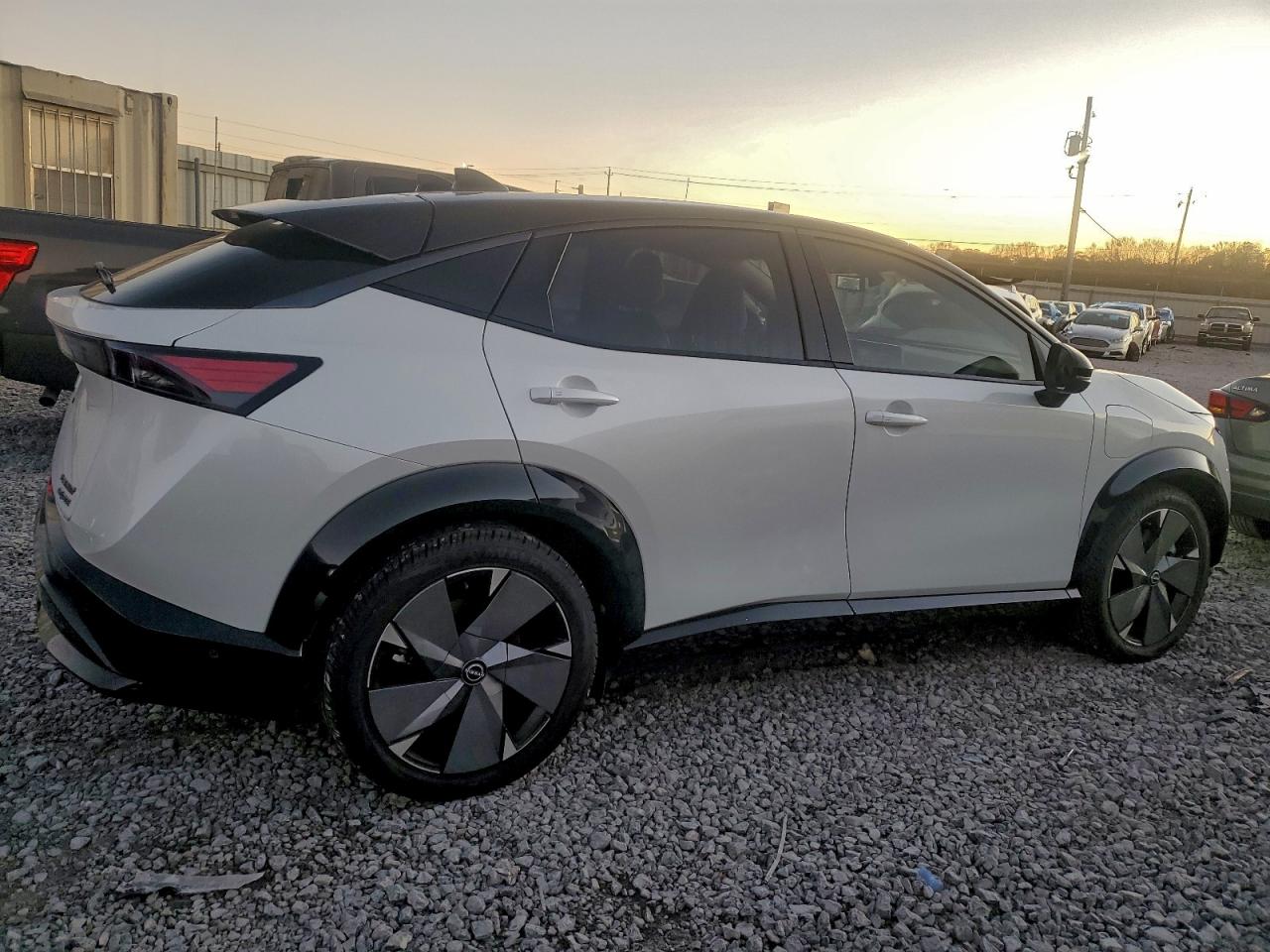 Nissan Ariya Platinum + Image 3