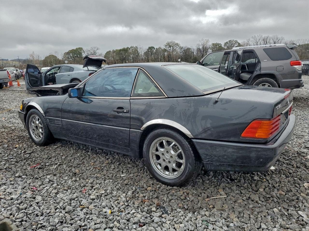 Mercedes-Benz S-Class 320 Image 6