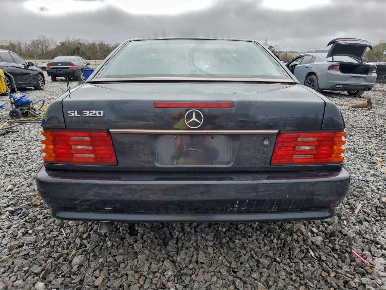 Mercedes-Benz S-Class 320 Image 4