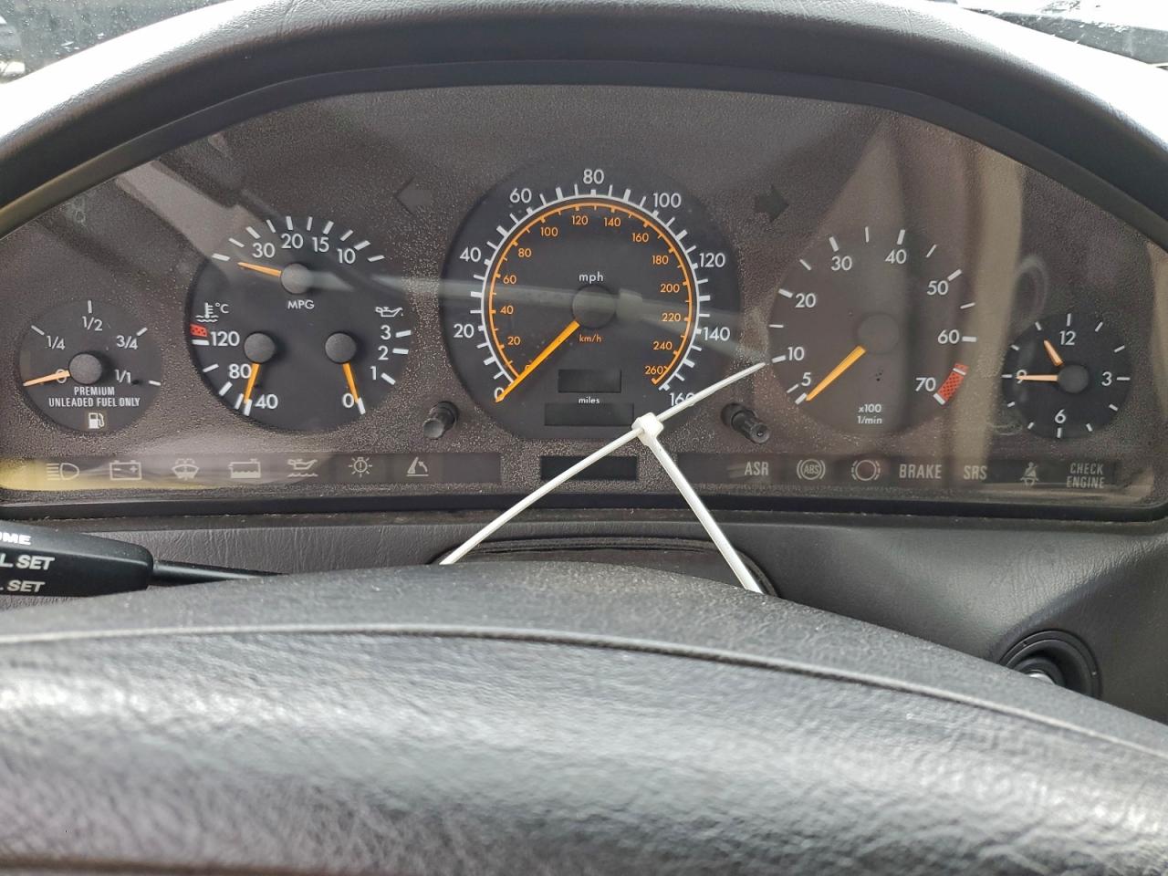 Mercedes-Benz S-Class 320 Image 9