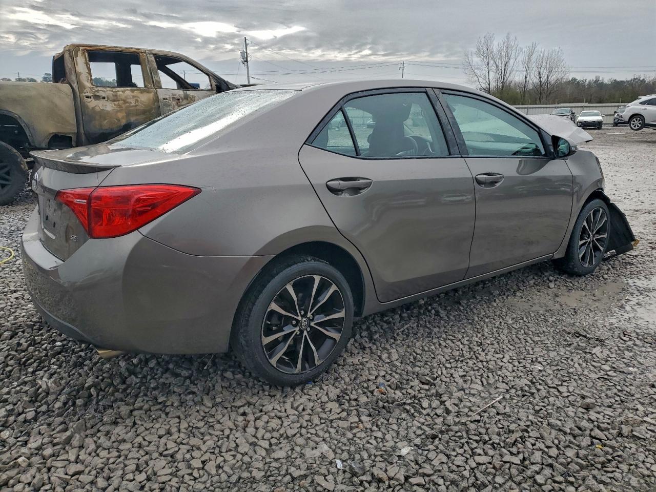 Toyota Corolla L Image 6