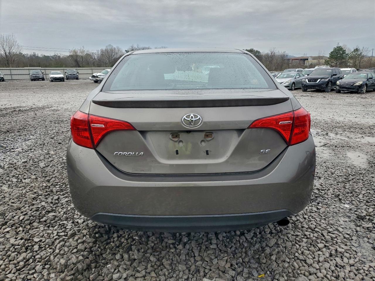 Toyota Corolla L Image 8