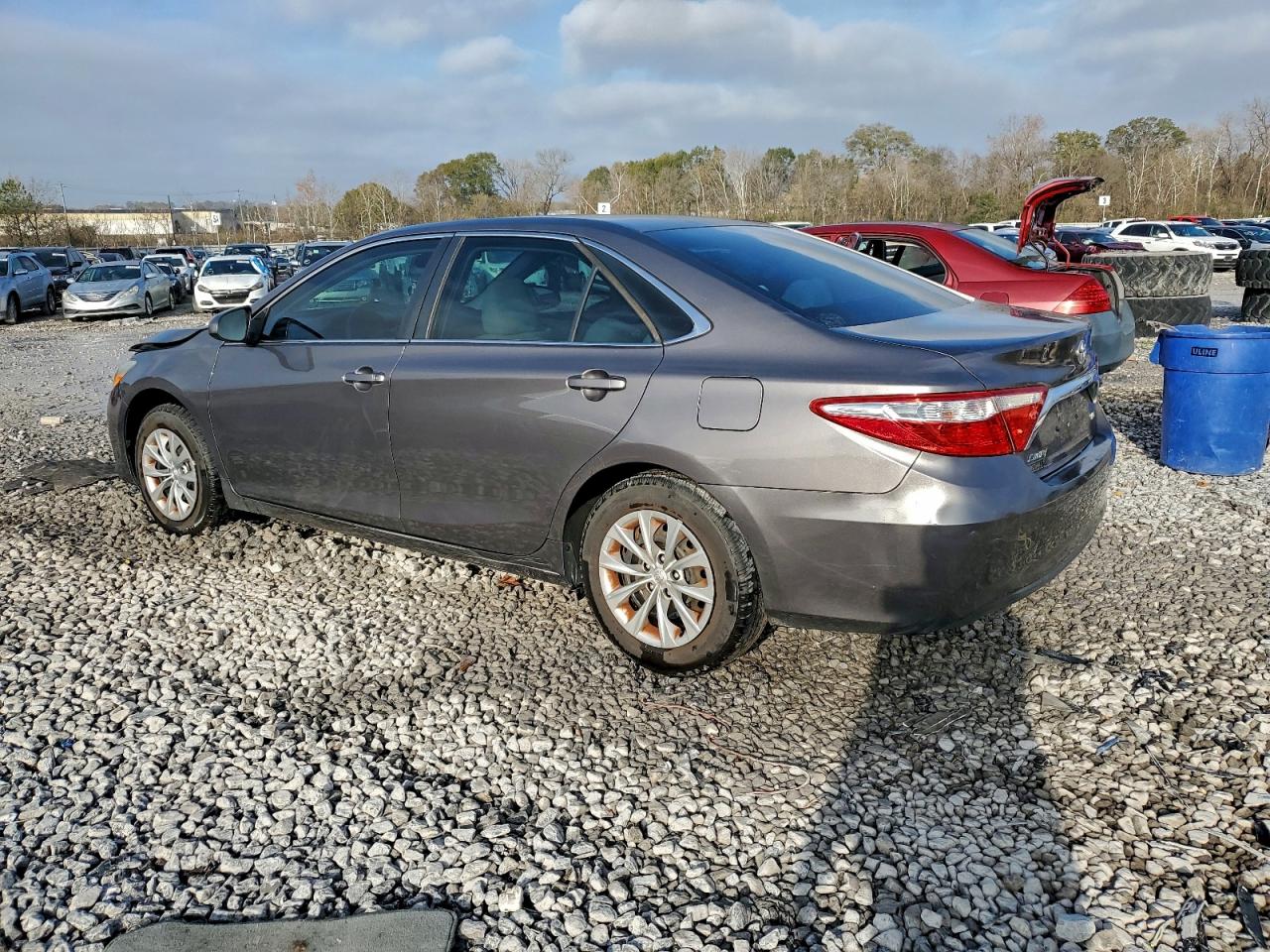 Toyota Camry Le Image 2