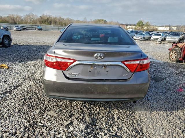 Toyota Camry Le Image 5