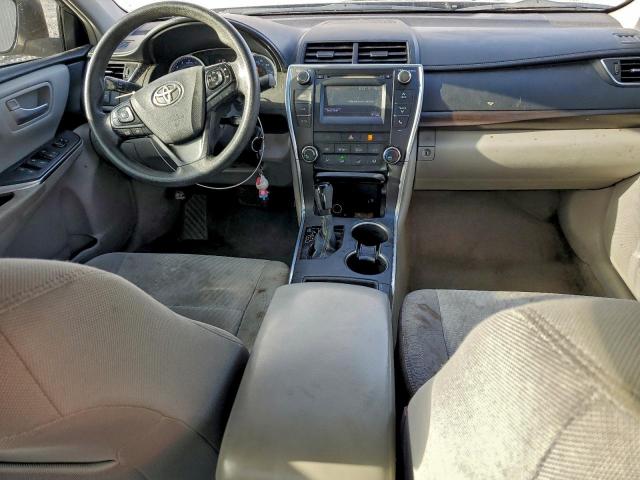 Toyota Camry Le Image 6