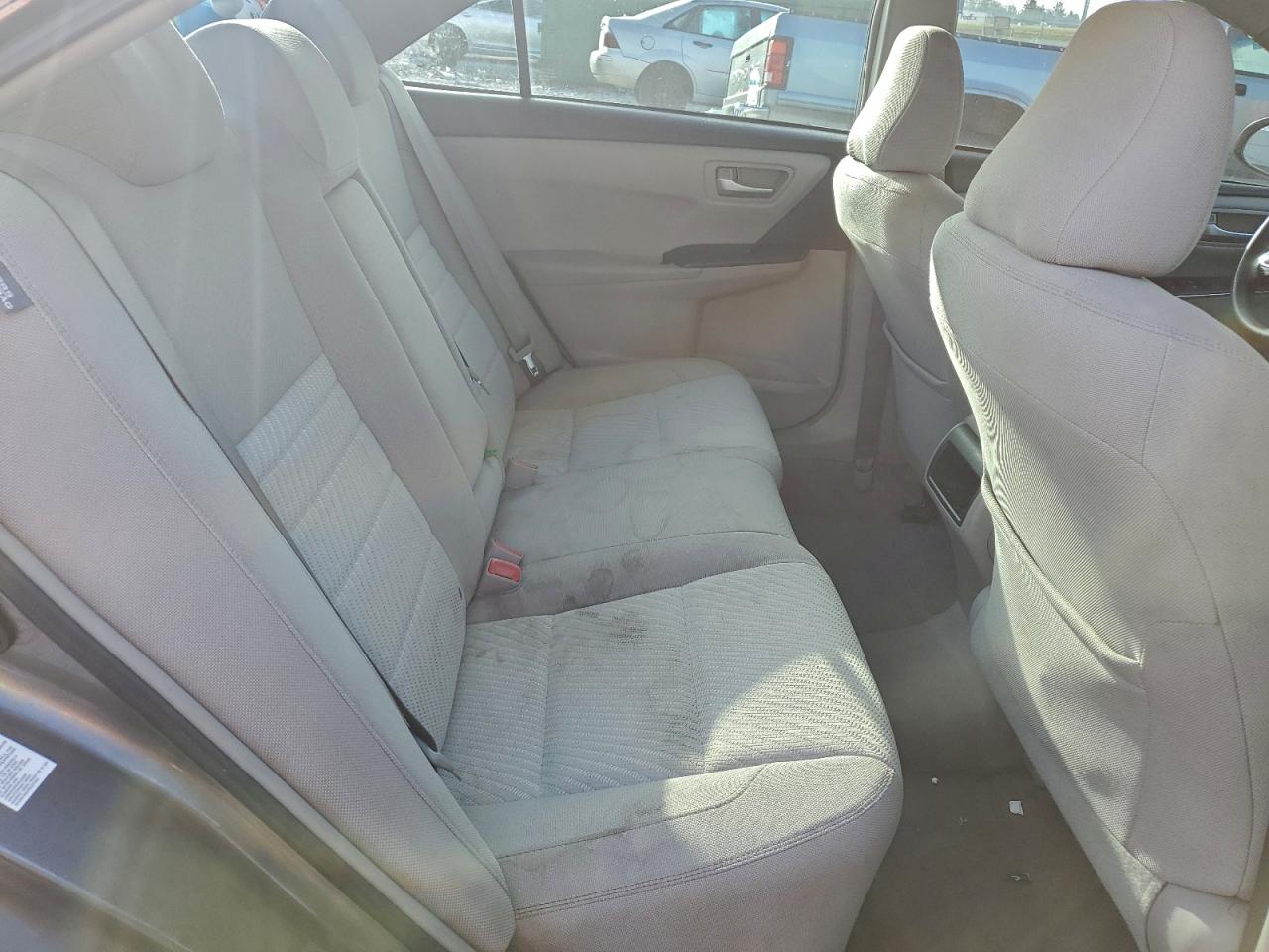 Toyota Camry Le Image 9