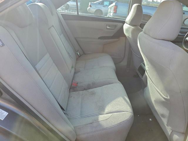 Toyota Camry Le Image 9