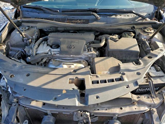 Toyota Camry Le Image 8