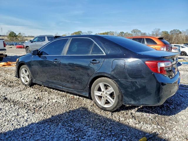 Toyota Camry L Image 2