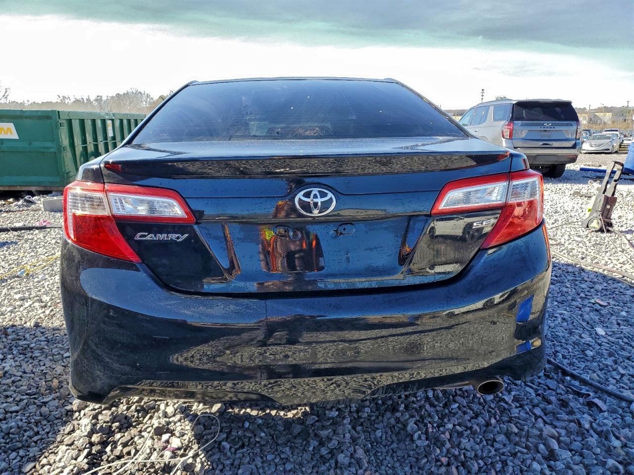 Toyota Camry L Image 12