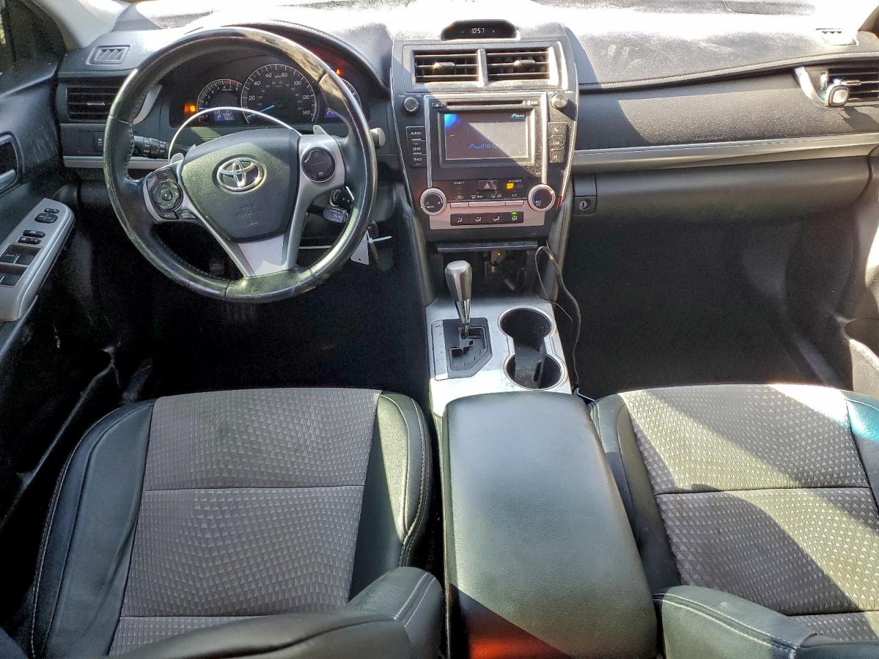 Toyota Camry L Image 7