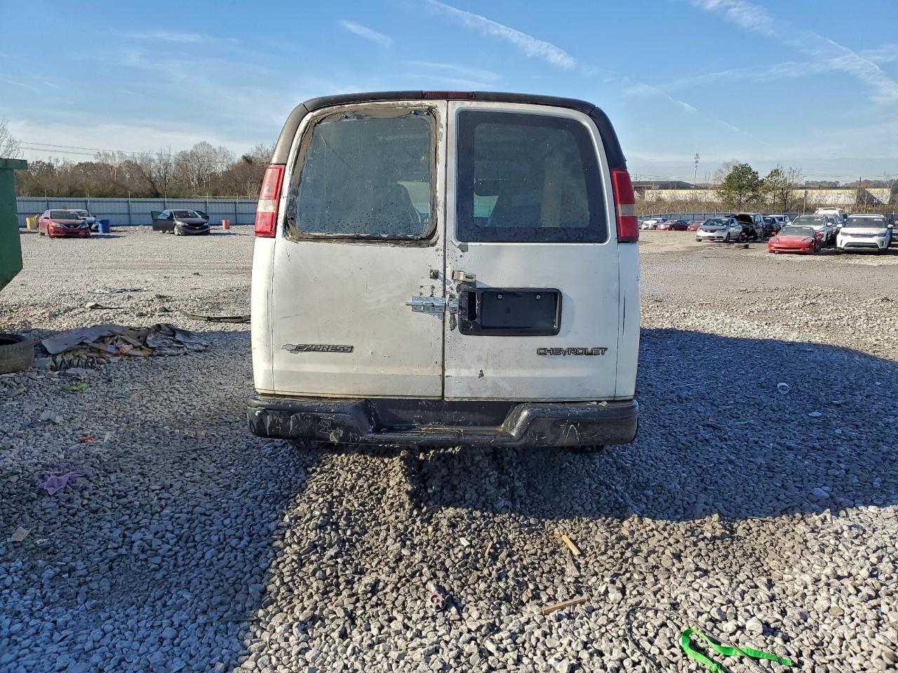 Chev Express Image 5