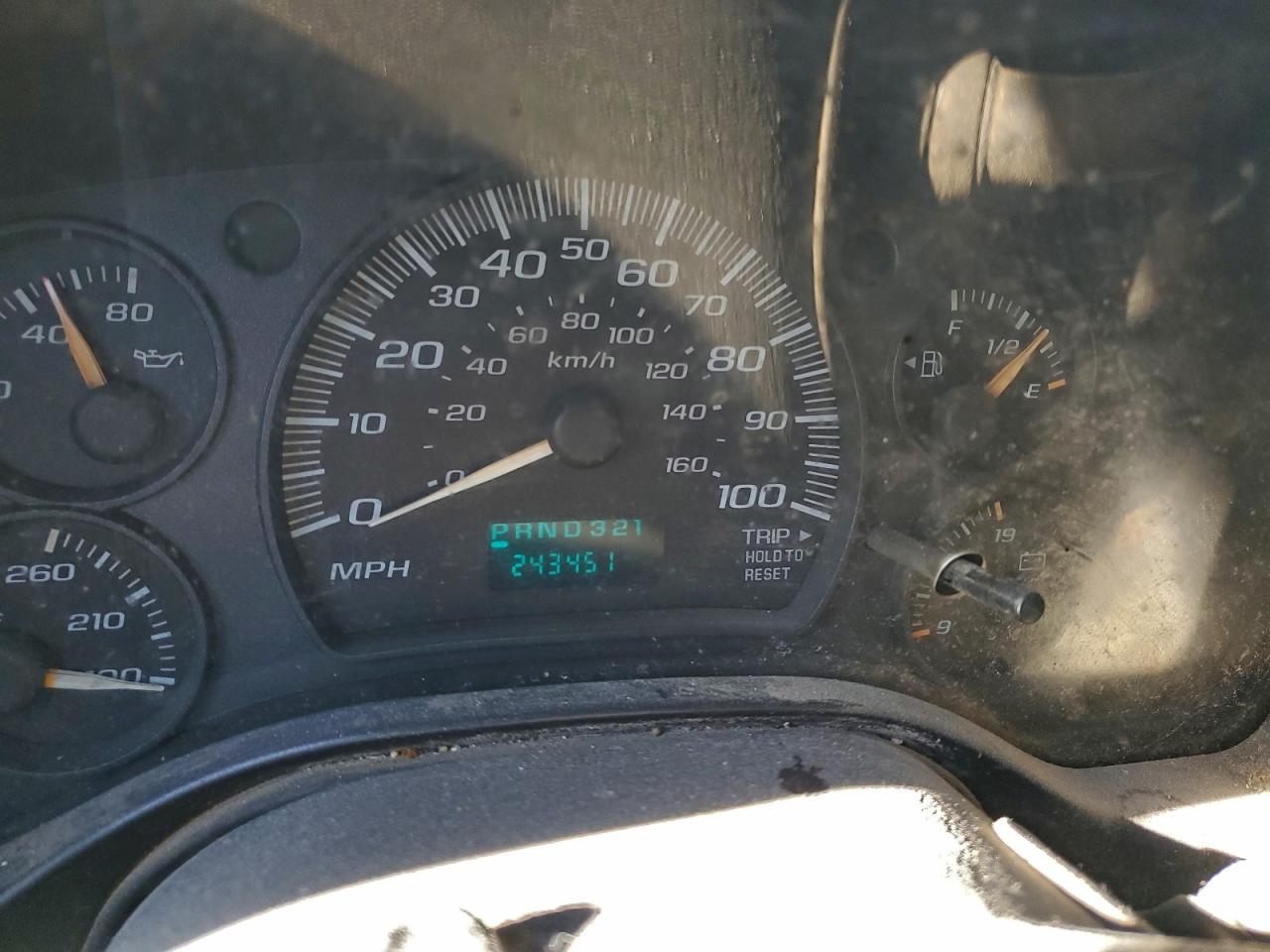 Chev Express Image 11