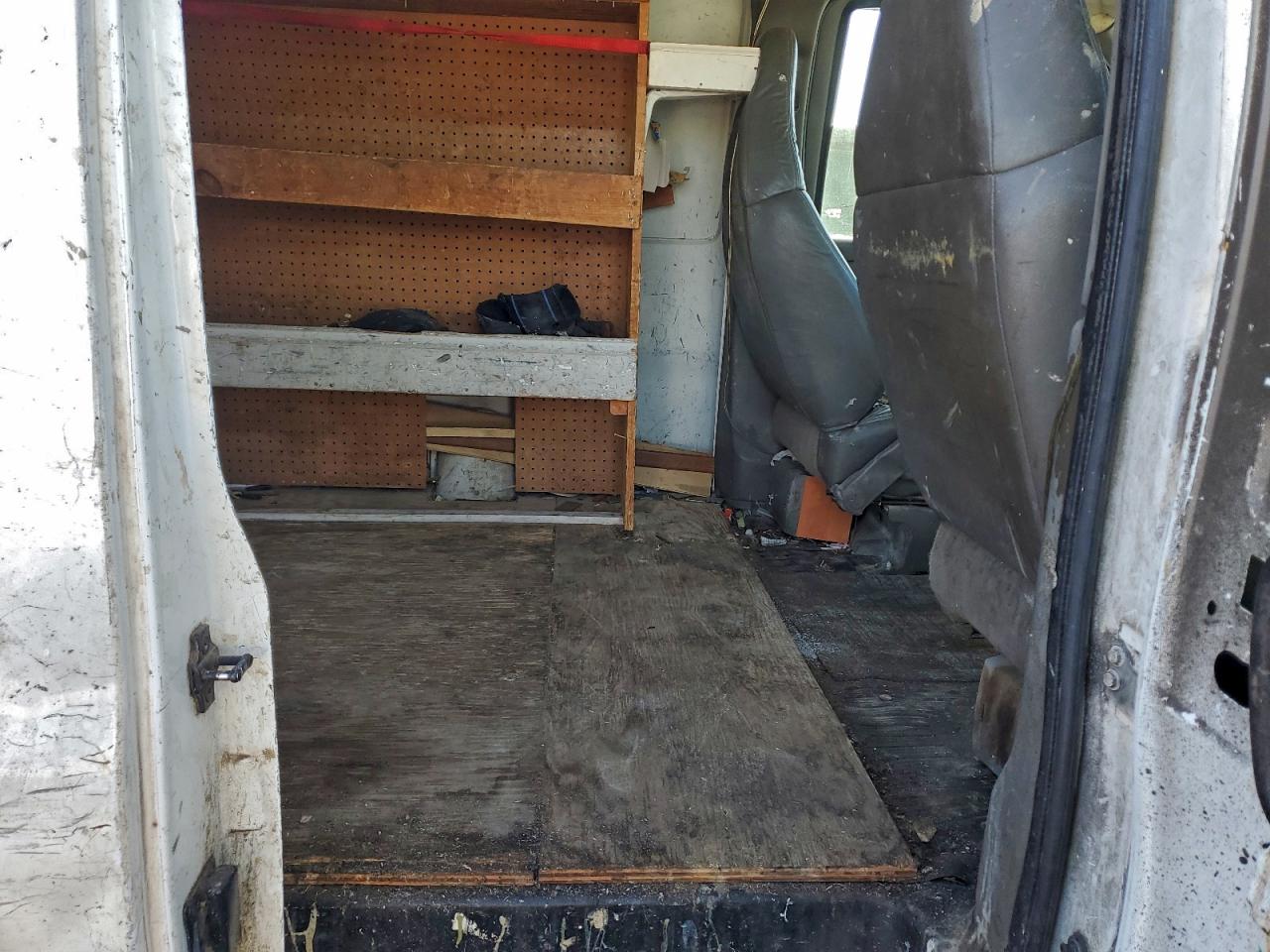 Chev Express Image 10