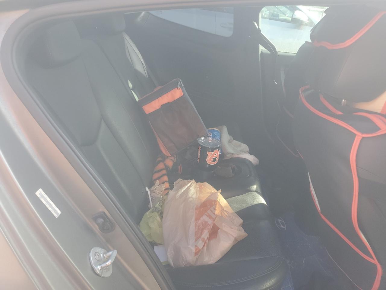 Hyundai VELOSTER Turbo Image 8