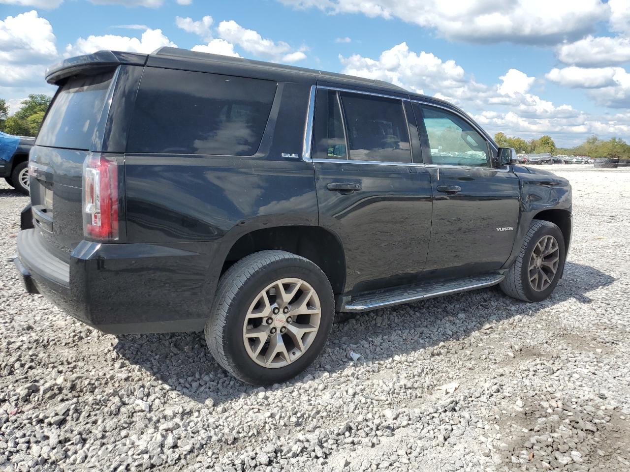 GMC Yukon Sle Image 10