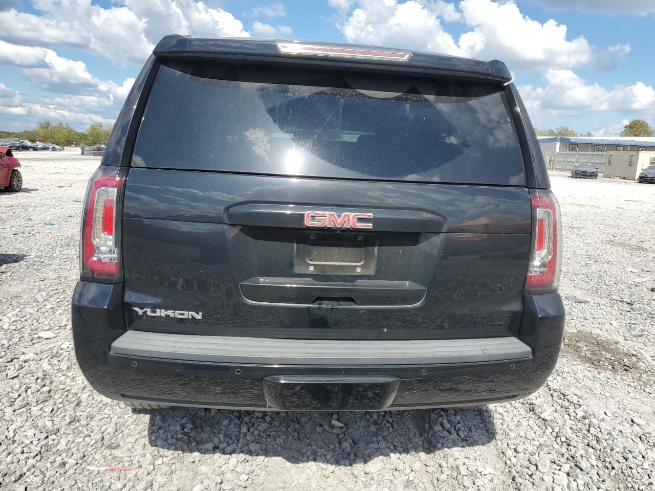 GMC Yukon Sle Image 3