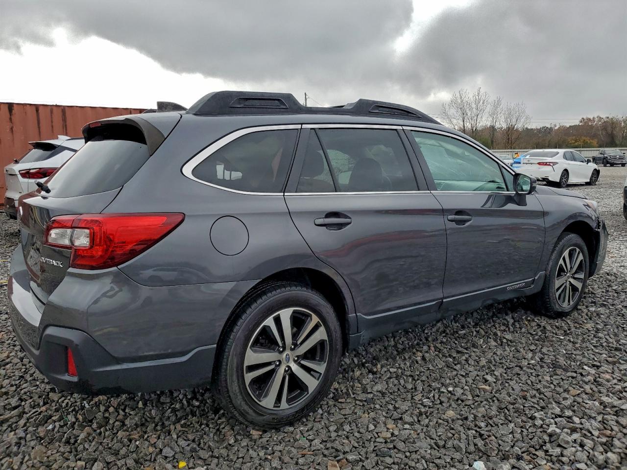 Subaru Outback 2.5i Limited Image 2