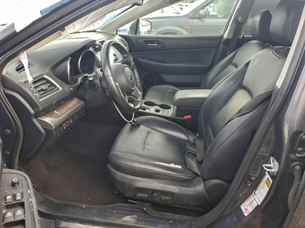 Subaru Outback 2.5i Limited Image 6