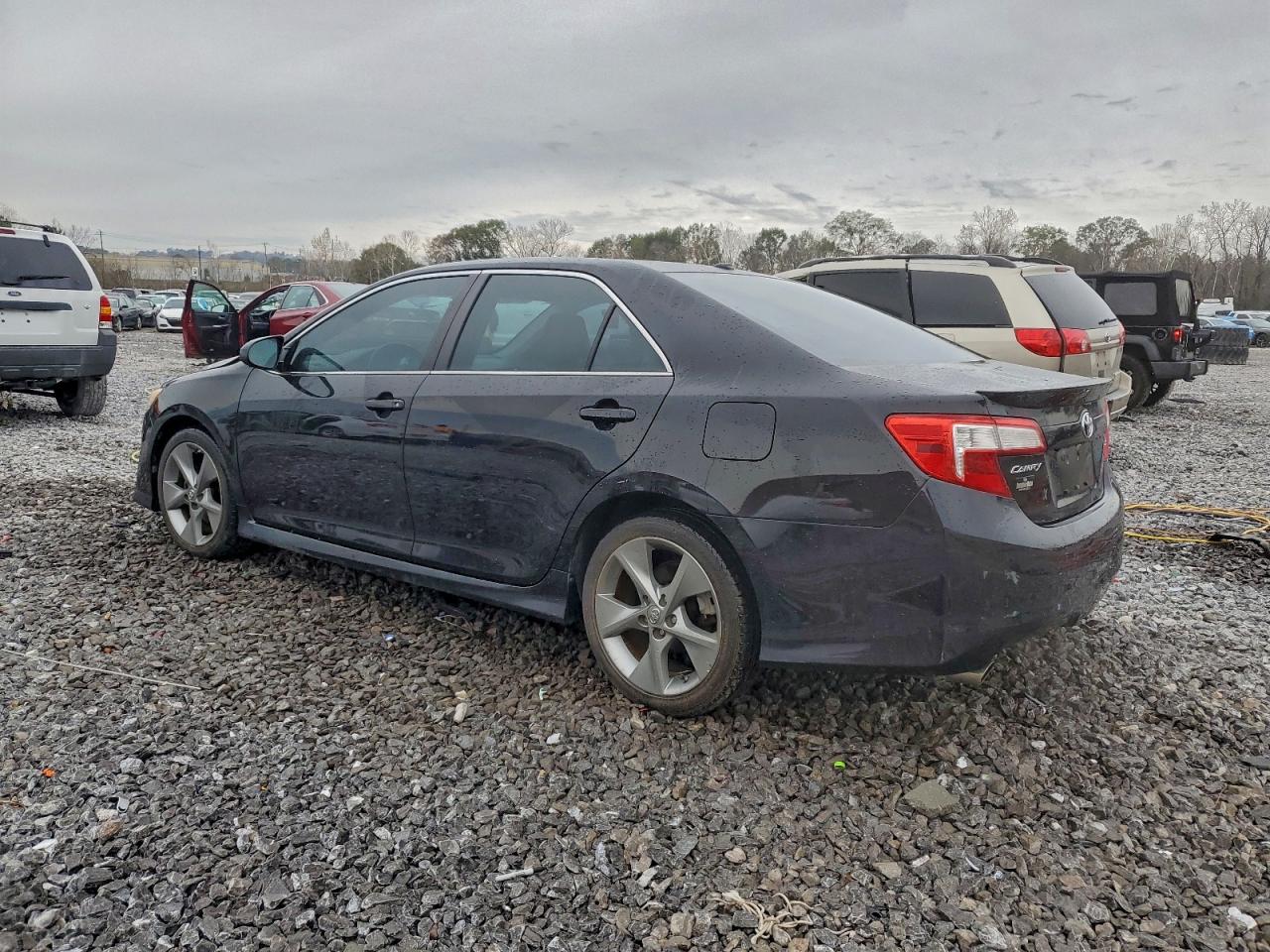 Toyota Camry Se Image 2