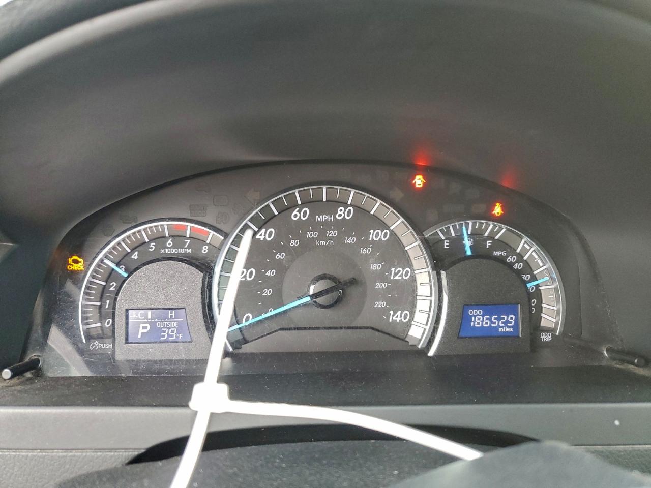 Toyota Camry Se Image 12