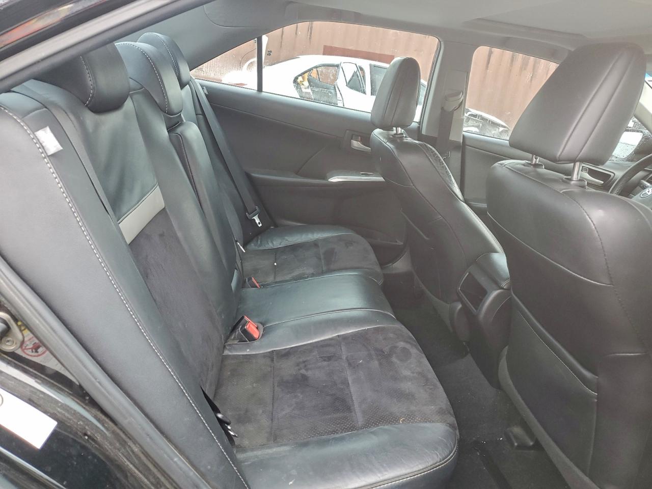 Toyota Camry Se Image 11