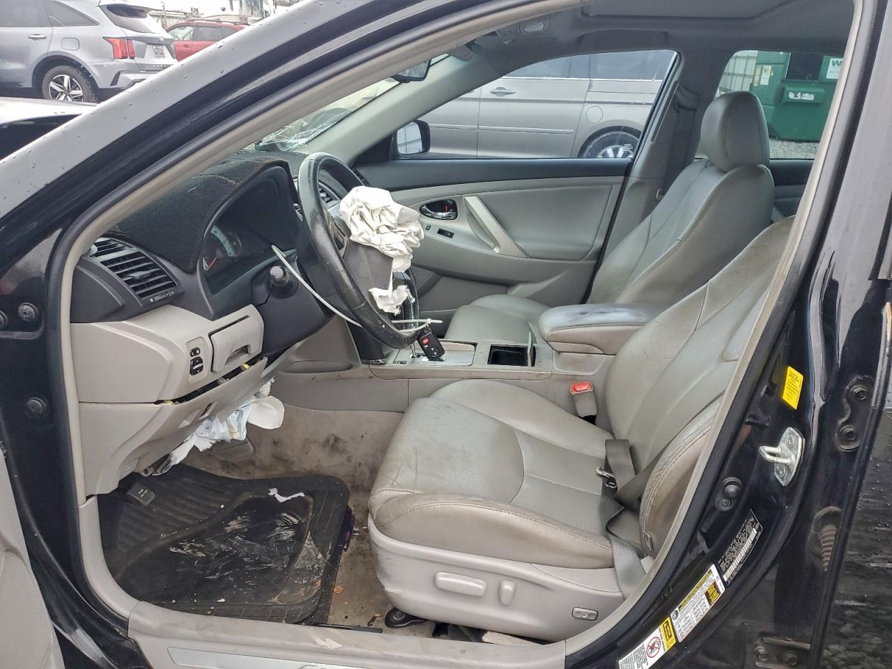 Toyota Camry Base Image 9