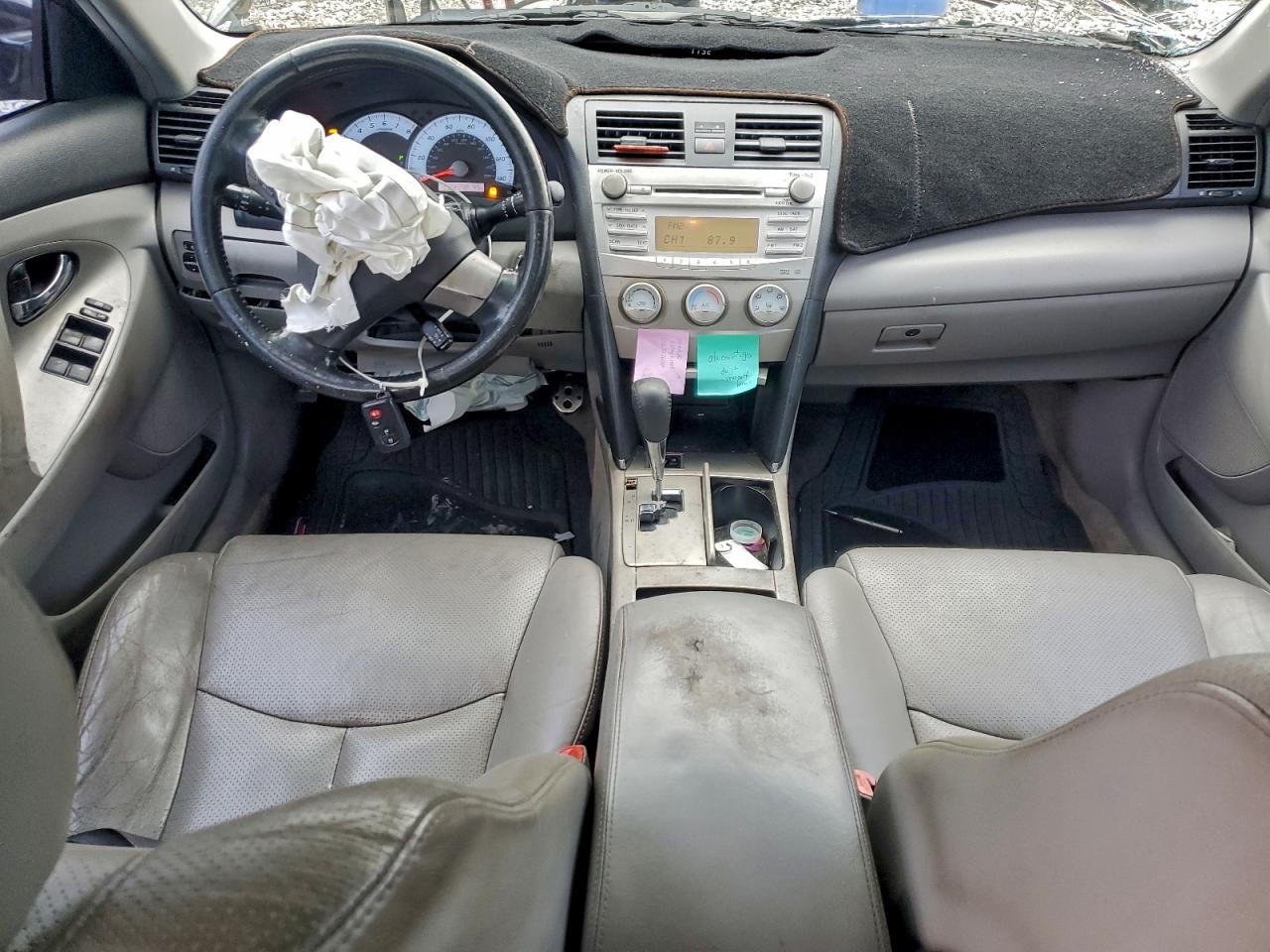 Toyota Camry Base Image 11