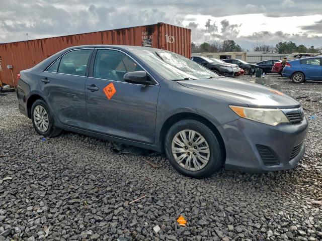 Toyota Camry Base Image 8