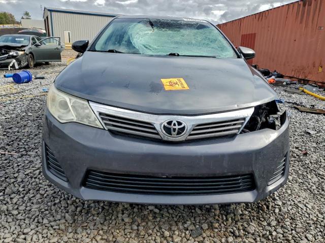 Toyota Camry Base Image 2