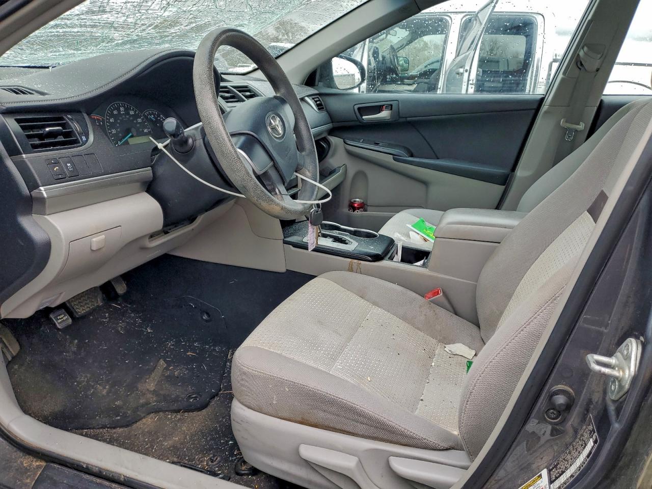 Toyota Camry Base Image 6