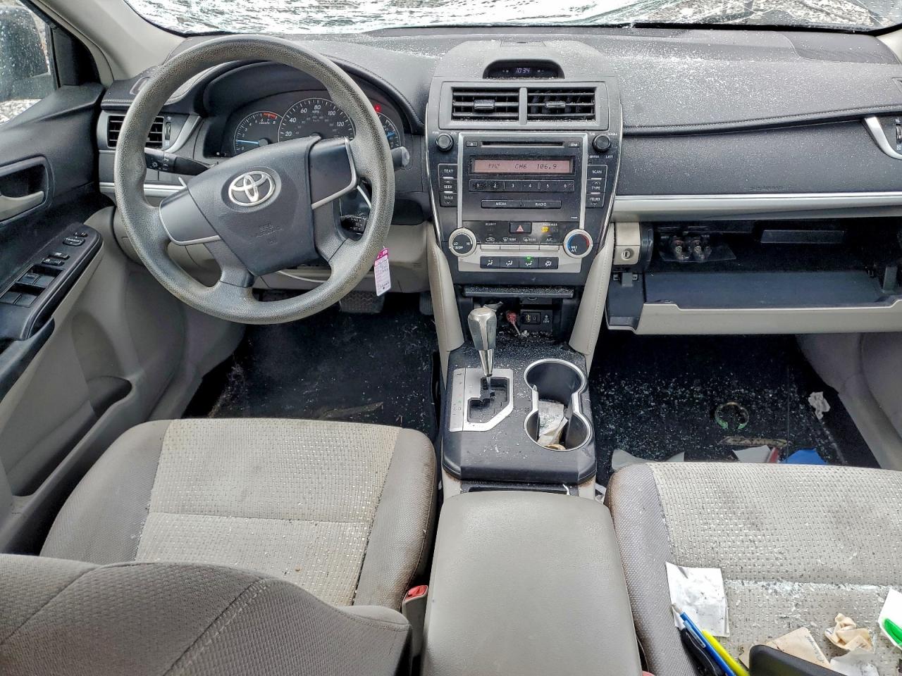 Toyota Camry Base Image 9