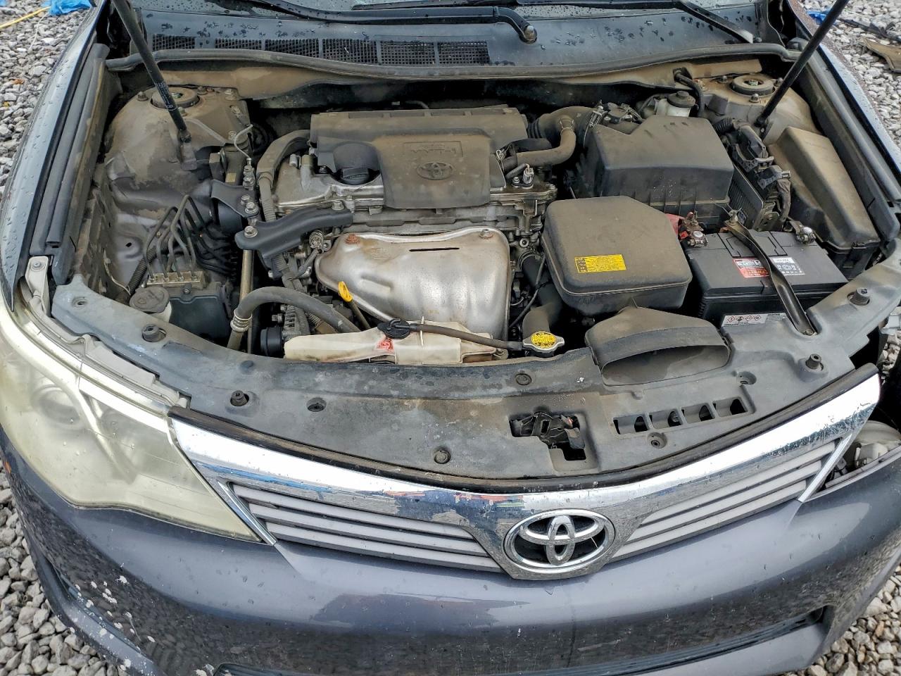 Toyota Camry Base Image 12