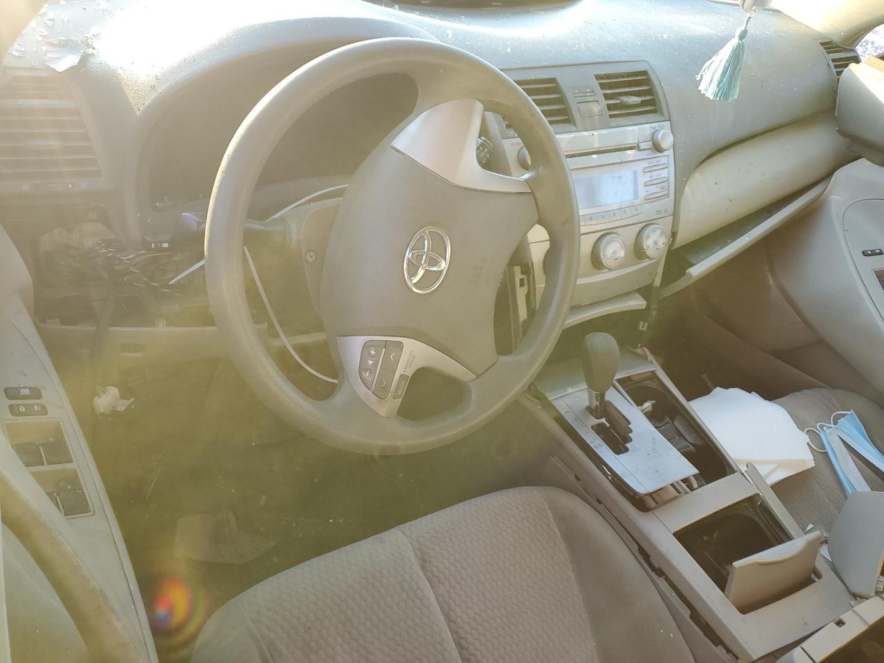 Toyota Camry Base Image 9