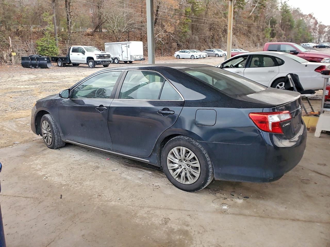 Toyota Camry Base Image 4