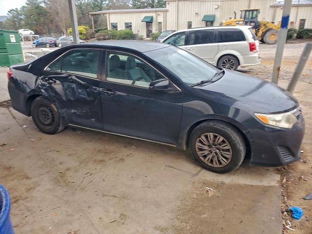 Toyota Camry Base Image 9