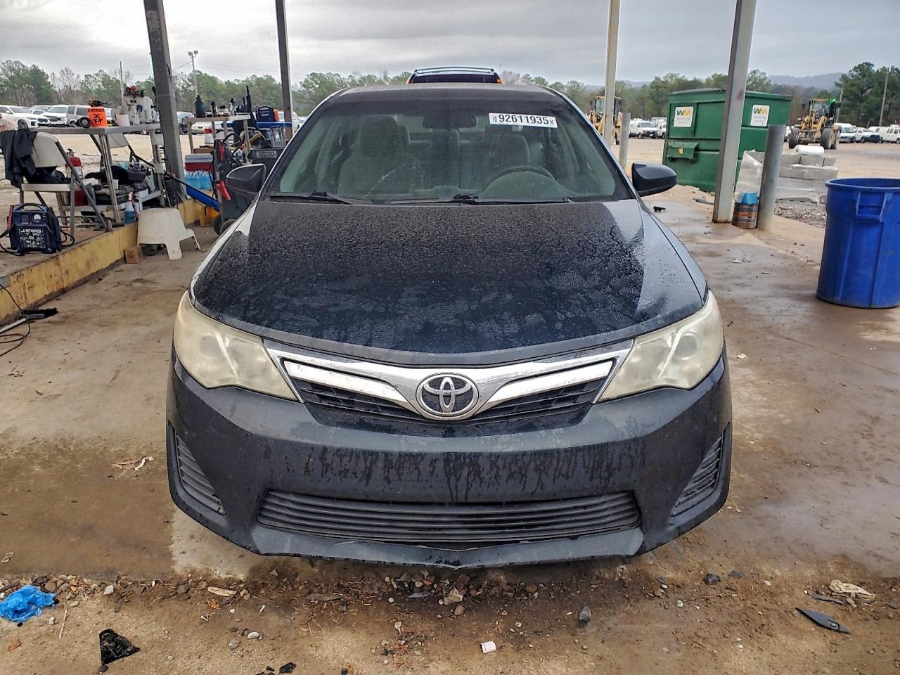 Toyota Camry Base Image 12