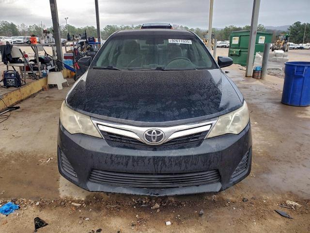Toyota Camry Base Image 12