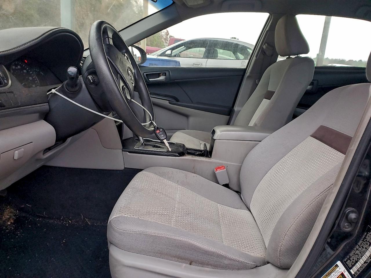 Toyota Camry Base Image 8