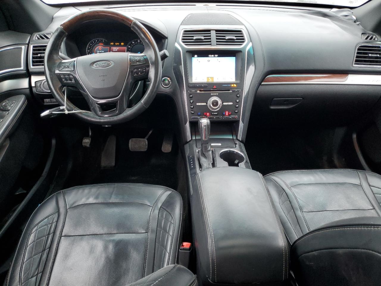 Ford Explorer Platinum Image 10