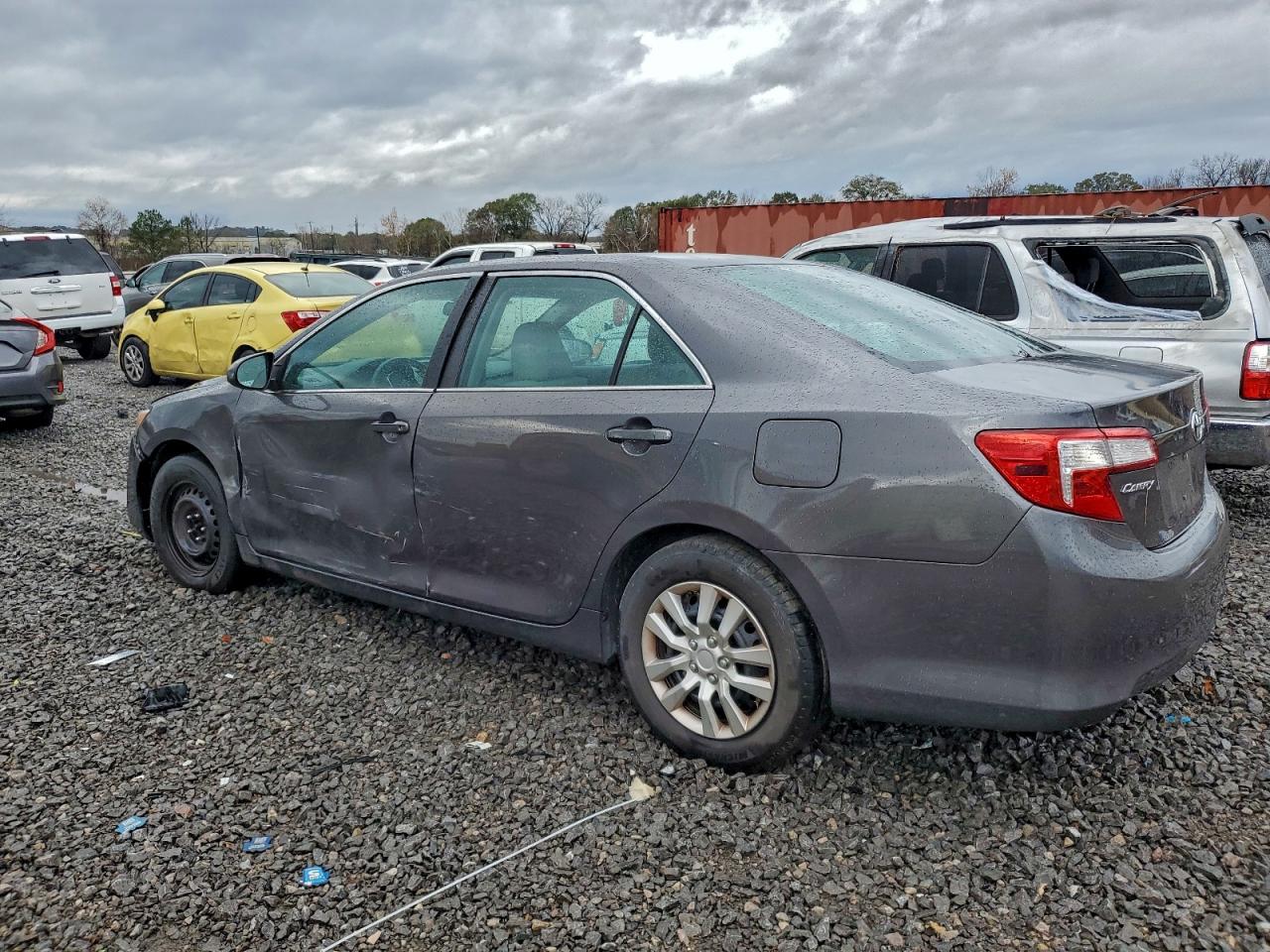 Toyota Camry L Image 2